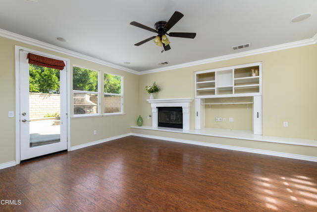 167 Bellafonte Court, Camarillo CA: https://media.crmls.org/mediaz/a24c4f0b-43f3-43a6-973a-7114495f86d8.jpg