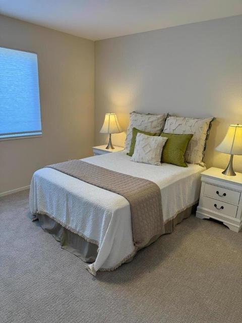 165 E Okeefe Street, Menlo Park CA: https://media.crmls.org/mediaz/a24c5dbe-50d8-4202-98fd-9a6d63886ef0.jpg