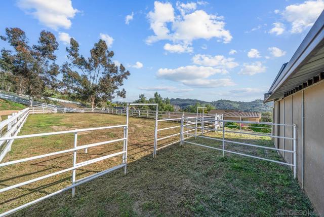 7102 Via Mariposa Norte, Bonsall CA: https://media.crmls.org/mediaz/a24c5fd7-fbad-4ea1-b044-035ffc7fbe90.jpg