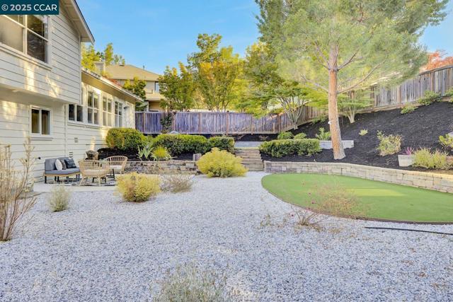 115 Shadewell Dr, Danville CA: https://media.crmls.org/mediaz/a24c89b5-c2ed-44b9-bfad-f093ace5613c.jpg