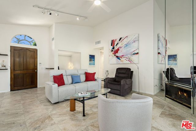 69385 Avenida De Las Montanas, Cathedral City CA: https://media.crmls.org/mediaz/a24c98cf-739d-41e0-a89c-d67b11469616.jpg