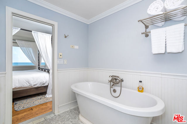 31658 Broad Beach Road, Malibu CA: https://media.crmls.org/mediaz/a24d9da5-499f-4bd2-b693-4afbb1c365f2.jpg