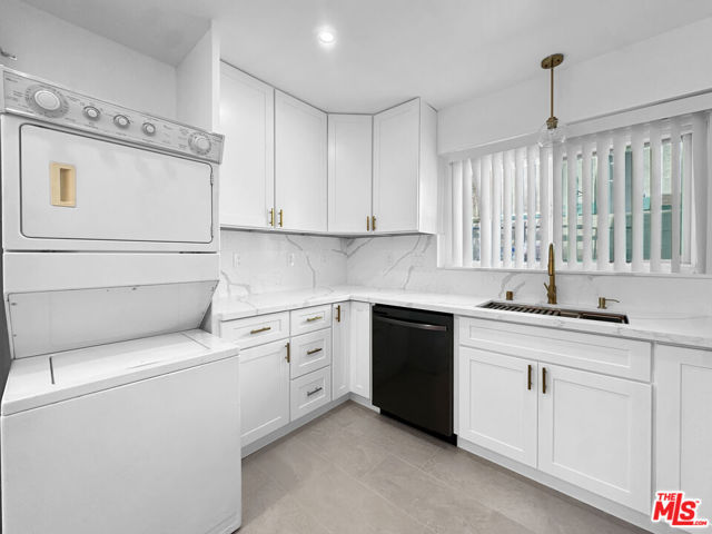 804 E Kelso Street, Inglewood CA: https://media.crmls.org/mediaz/a24da23c-ce80-4ebe-ba55-aa537e5e62e8.jpg