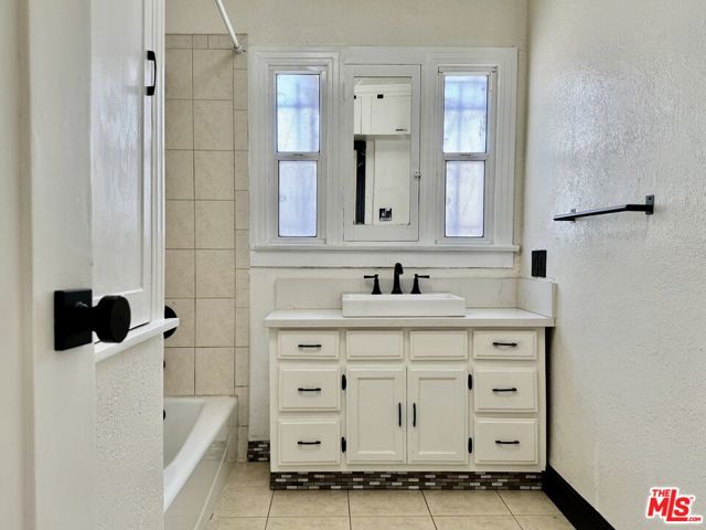 2927 S West View Street, Los Angeles CA: https://media.crmls.org/mediaz/a24e4062-b1af-4fba-8073-2e7a72be44ff.jpg