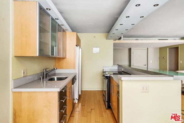 201 OCEAN Avenue, 905P photo 7