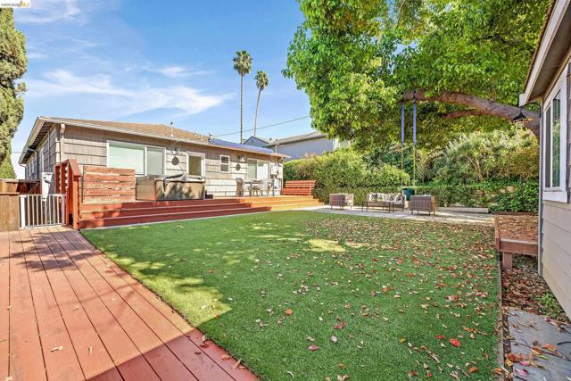 1424 Sunnyslope Ave, Belmont CA: https://media.crmls.org/mediaz/a24f3aa3-1b9a-4b7f-a58e-b4c700a44e5b.jpg