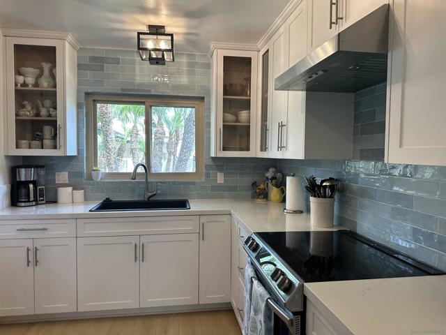 4116 Loma Riviera Ln, San Diego CA: https://media.crmls.org/mediaz/a24f5458-80ff-449c-9c10-bd255d4d23d2.jpg