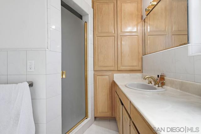 1654 LINWOOD, San Diego CA: https://media.crmls.org/mediaz/a24f5806-a0bc-4c94-9759-c11f5a371c31.jpg