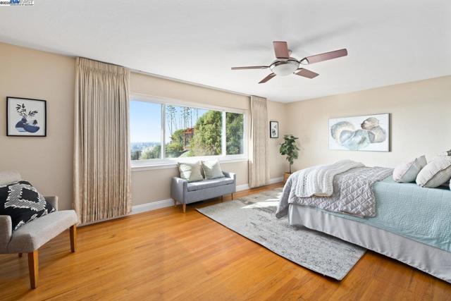 2567 Humboldt, San Leandro CA: https://media.crmls.org/mediaz/a24f6ae9-e477-4317-ab16-10b7b762c825.jpg