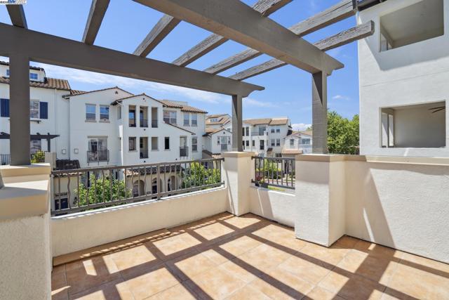 4225 Clarinbridge Cir, Dublin CA: https://media.crmls.org/mediaz/a25013e3-009d-47ad-925c-2f0bb6b3cc91.jpg