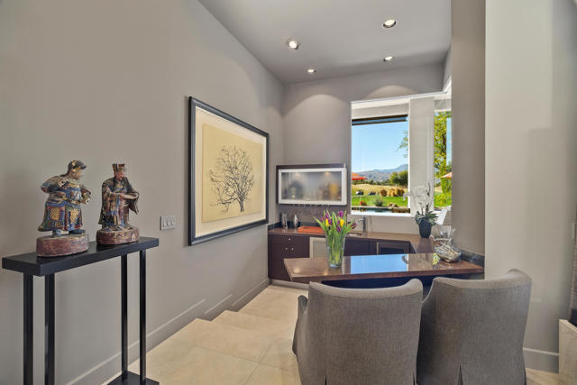 81 Royal Saint Georges Way, Rancho Mirage CA: https://media.crmls.org/mediaz/a2501a84-3c40-4377-9927-041ab059e8f8.jpg