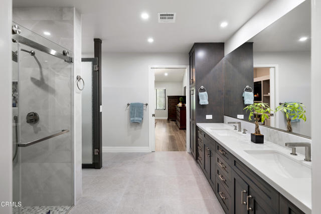 4428 Oakwood Avenue, La Canada Flintridge CA: https://media.crmls.org/mediaz/a2503fec-31b0-4c14-859e-97ea39d7b4d5.jpg
