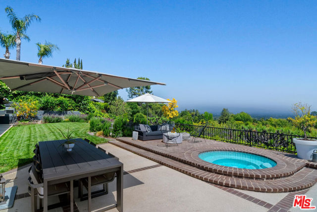 17237 Quesan Place, Encino CA: https://media.crmls.org/mediaz/a2509aa6-7cdb-4095-89bd-44891ef07f08.jpg