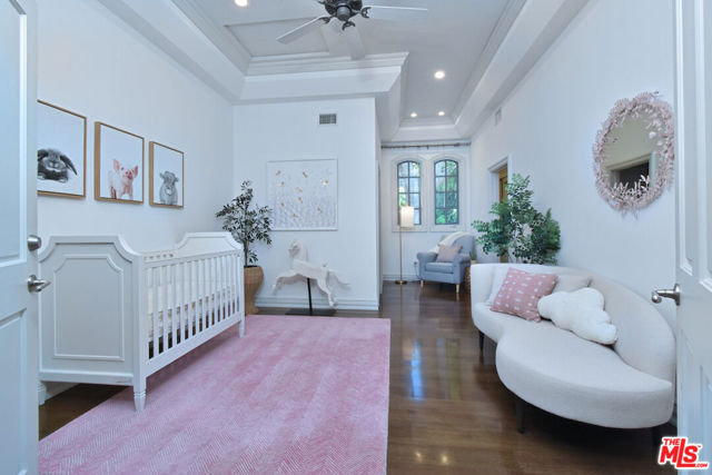 4177 KESTER Avenue, Sherman Oaks CA: https://media.crmls.org/mediaz/a2516eaa-a1a9-4908-90ea-9163712a6a2e.jpg