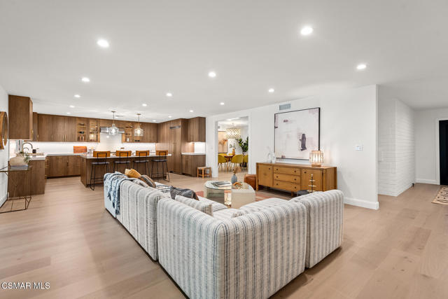 31652 Blue Meadow Lane, Westlake Village CA: https://media.crmls.org/mediaz/a251f57c-0a62-4fa7-8718-cb37bf3c0497.jpg