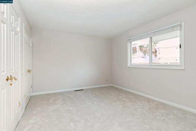 2646 Roundhill Dr, Alamo CA: https://media.crmls.org/mediaz/a251fc29-18a5-4bf2-9c58-e7b96cdc7d23.jpg