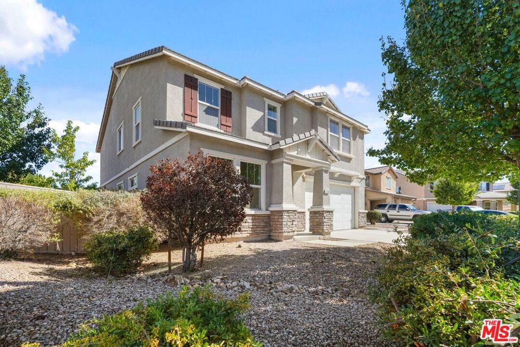 1735 W Newgrove Street