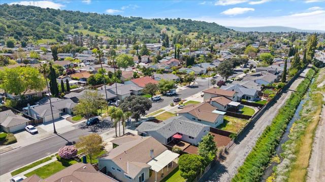 711 Los Huecos Drive, San Jose CA: https://media.crmls.org/mediaz/a2535484-67c8-461a-b171-c2b9f85309f0.jpg