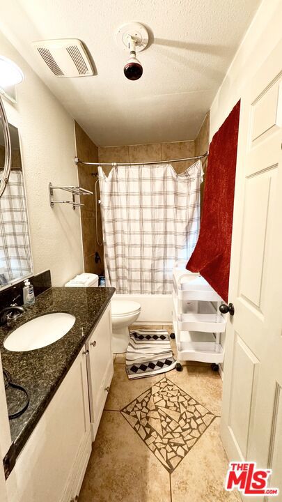 800 N Hobart Boulevard, Los Angeles CA: https://media.crmls.org/mediaz/a253803d-861e-4292-b852-ccef4bd02696.jpg