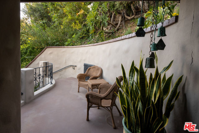 769 Bonita Drive, South Pasadena CA: https://media.crmls.org/mediaz/a2545785-372c-4624-ae6b-2915c53e0dbe.jpg