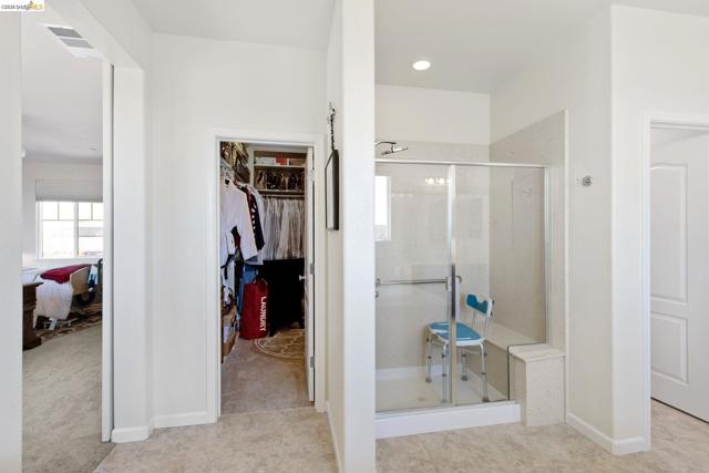 2469 Talaria Dr, Oakley CA: https://media.crmls.org/mediaz/a254df97-0f54-4879-91df-36afb7a1f127.jpg