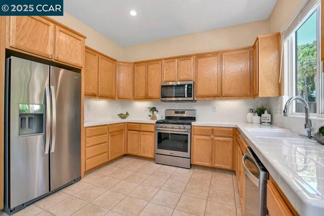 513 Mendota St, Brentwood CA: https://media.crmls.org/mediaz/a255241e-c6ff-494a-bcfa-ea6944748980.jpg