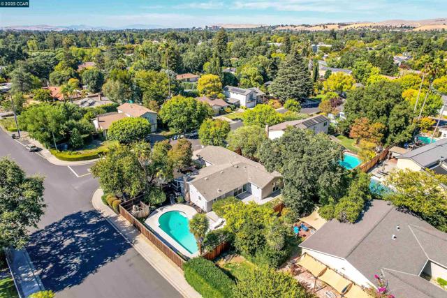 2501 Biscay Way, Walnut Creek CA: https://media.crmls.org/mediaz/a2553556-6c98-4fb8-9bf1-828e45867778.jpg