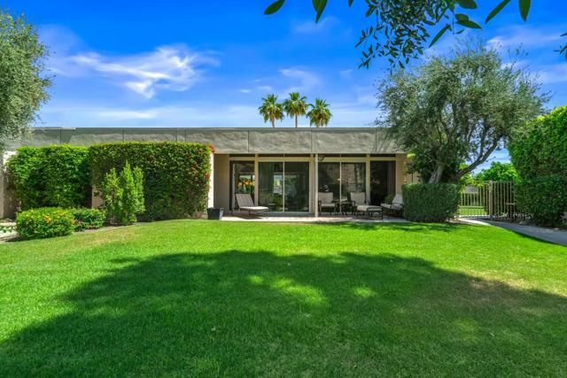 72205 El Paseo, Palm Desert CA: https://media.crmls.org/mediaz/a255c8c6-82ec-4b32-be96-7bdb2bb8b776.jpg