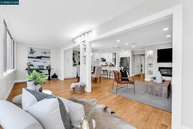 1200 Leisure Ln, Walnut Creek CA: https://media.crmls.org/mediaz/a255ca25-a885-4f39-bccf-1aec373edf57.jpg