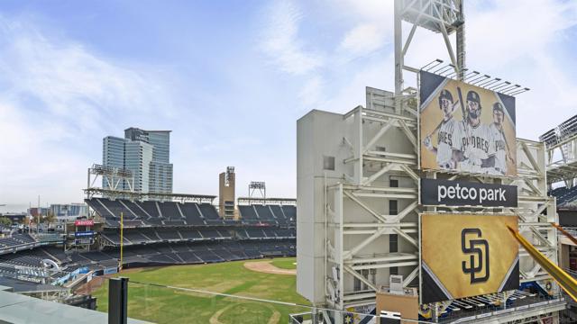 325 7Th Ave, San Diego CA: https://media.crmls.org/mediaz/a2560c22-617f-417b-86ba-76f84e28728c.jpg