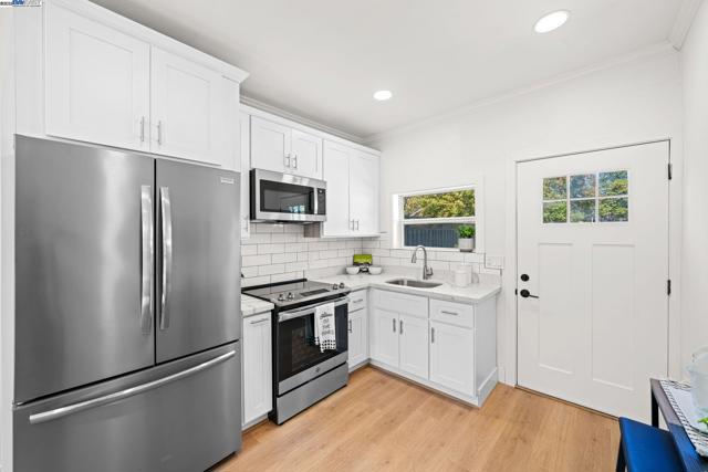 1038 Division St, Pleasanton CA: https://media.crmls.org/mediaz/a25622a2-bc44-4ab6-ba83-19fe41fb6b3b.jpg
