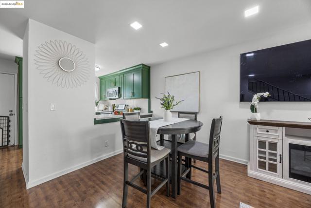 21564 Meekland ave, Hayward CA: https://media.crmls.org/mediaz/a256289c-5dc3-4bd6-ab86-3e426fe684fa.jpg