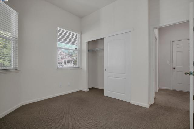342 Roundhill Dr, Brentwood CA: https://media.crmls.org/mediaz/a2568081-4f79-42e7-95fe-3fe1e158aa7f.jpg