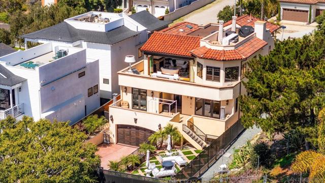 1045 Van Nuys St., San Diego CA: https://media.crmls.org/mediaz/a256d02e-0839-4b68-a92a-2bc1f238cb13.jpg
