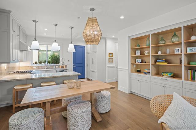 548 G Avenue, Coronado CA: https://media.crmls.org/mediaz/a2574523-3413-4462-9216-0a3eaaa18ab5.jpg