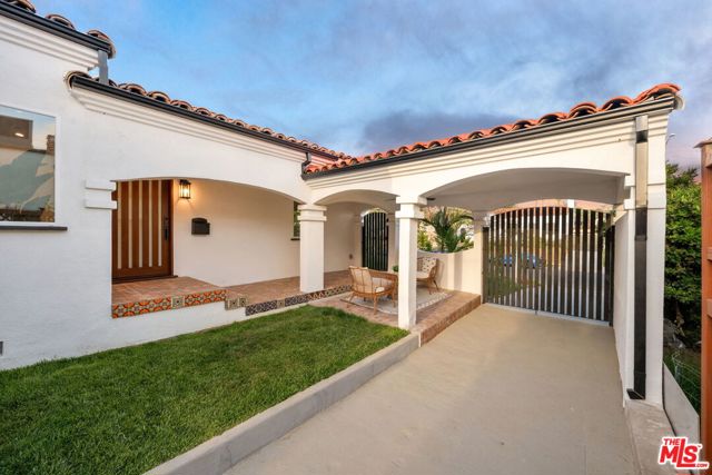 1237 S Curson Avenue, Los Angeles CA: https://media.crmls.org/mediaz/a2579053-e989-4ffb-891a-7ffe5ef774a7.jpg