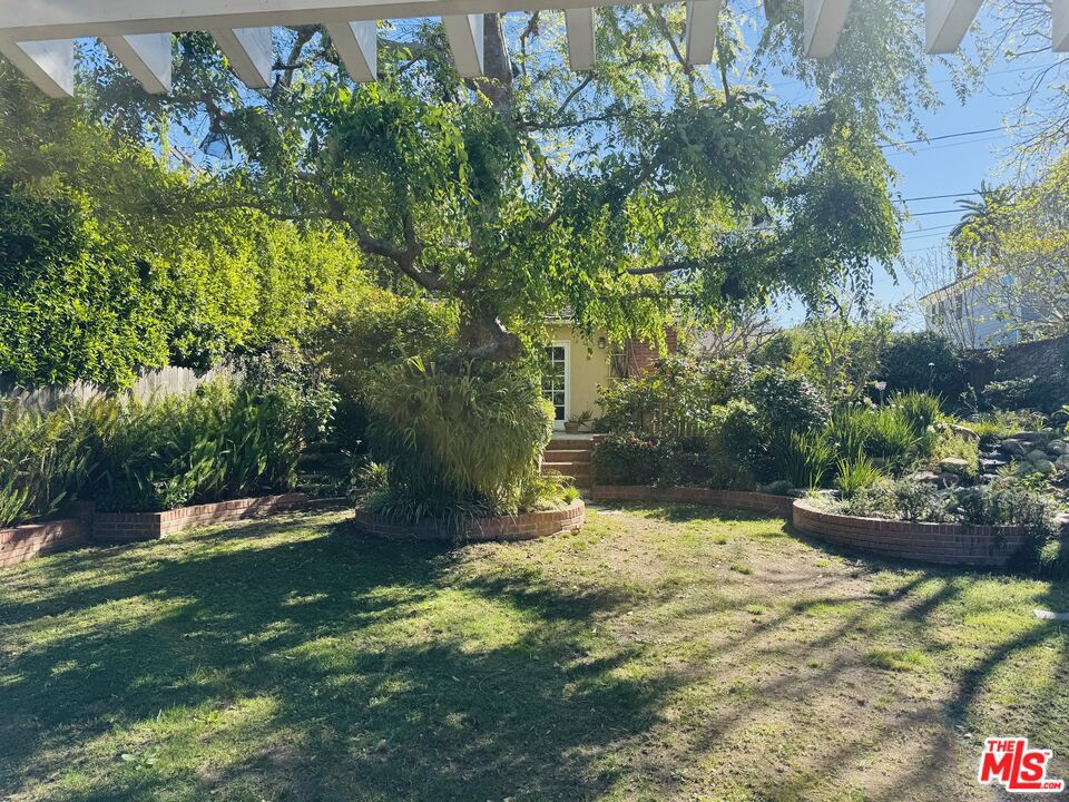 https://media.crmls.org/mediaz/a257b51f-ff95-43ea-b0bd-40ef9ac53d05.jpg?preset=X-Large