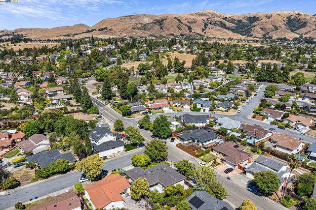 2082 Boxwood Way, Fremont CA: https://media.crmls.org/mediaz/a257b77f-6892-4313-a64f-5f6c9311609c.jpg