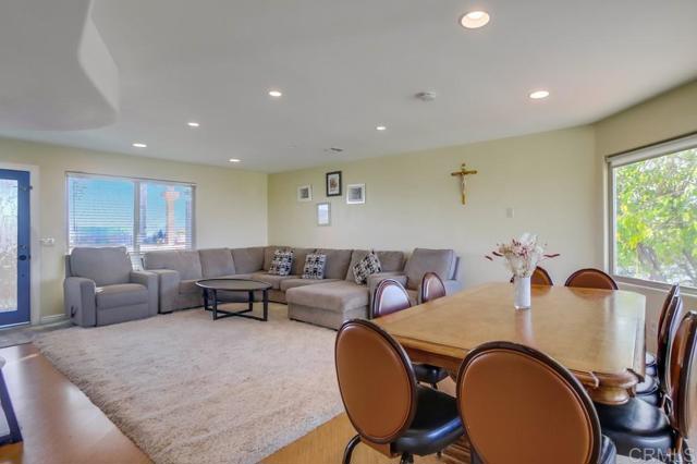 Image 4 of 54 For 2638 W Victoria Dr.