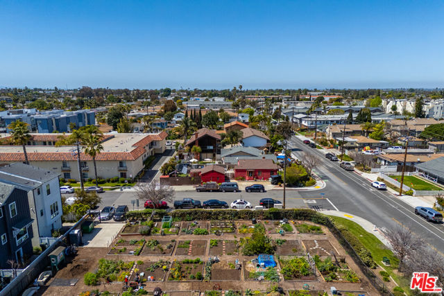 535 Hamilton Street, Costa Mesa CA: https://media.crmls.org/mediaz/a25838e2-2918-4097-a284-99647235d59b.jpg