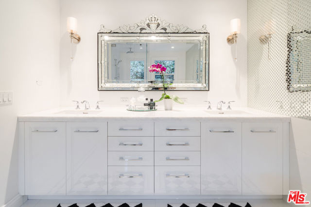 1455 Rising Glen, Los Angeles CA: https://media.crmls.org/mediaz/a258a65e-9045-4794-8bf4-b5071dc583e7.jpg