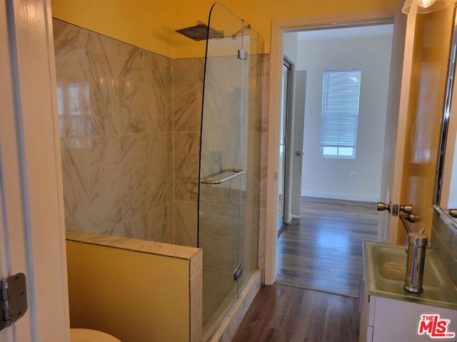 1216 S Lucerne Boulevard, Los Angeles CA: https://media.crmls.org/mediaz/a258b2ce-b688-44a8-9841-cb9bc729918d.jpg