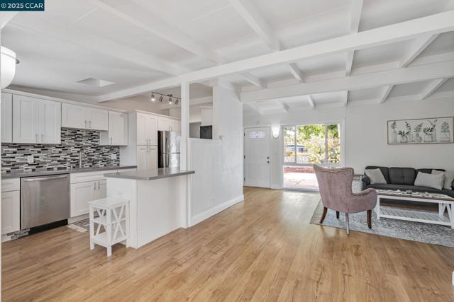 259 Los Altos Pl, American Canyon CA: https://media.crmls.org/mediaz/a258b7cb-011d-4f41-a343-d938d2a5bff1.jpg