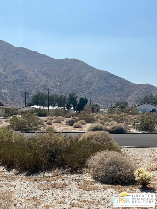 60170 Overture Drive, Palm Springs CA: https://media.crmls.org/mediaz/a258fd5f-031a-4327-93c9-c36bac190c8e.jpg