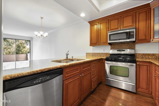Detail Gallery Image 4 of 16 For 3480 Barham Bld #208,  Los Angeles,  CA 90068 - 1 Beds | 1 Baths