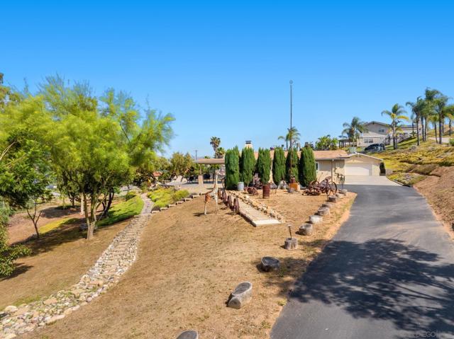 12220 Valhalla Drive, Lakeside CA: https://media.crmls.org/mediaz/a2594505-867c-4877-8554-8b35c465975c.jpg