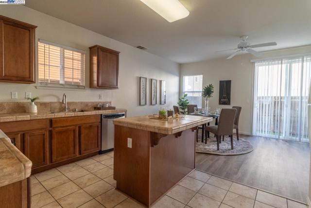 1526 Cat Tail Dr, Stockton CA: https://media.crmls.org/mediaz/a2596b49-1391-4e5a-a05d-2b1068fadac5.jpg