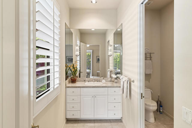 900 Dogwood Circle E, Palm Springs, CA 92264