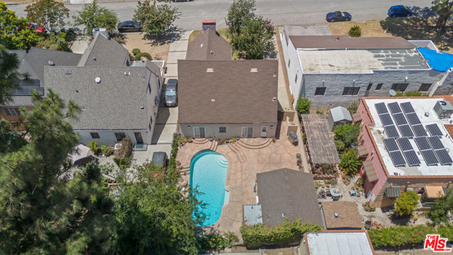 2310 Santa Anita Avenue, Altadena CA: https://media.crmls.org/mediaz/a25a3485-ac98-4bb3-a45b-127d2eae0d95.jpg