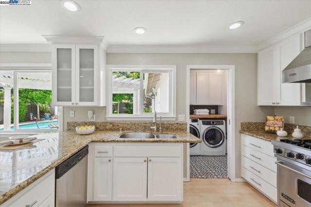 5204 Hummingbird Rd, Pleasanton CA: https://media.crmls.org/mediaz/a25a7e37-d13d-4792-8542-48b8d2881ee9.jpg